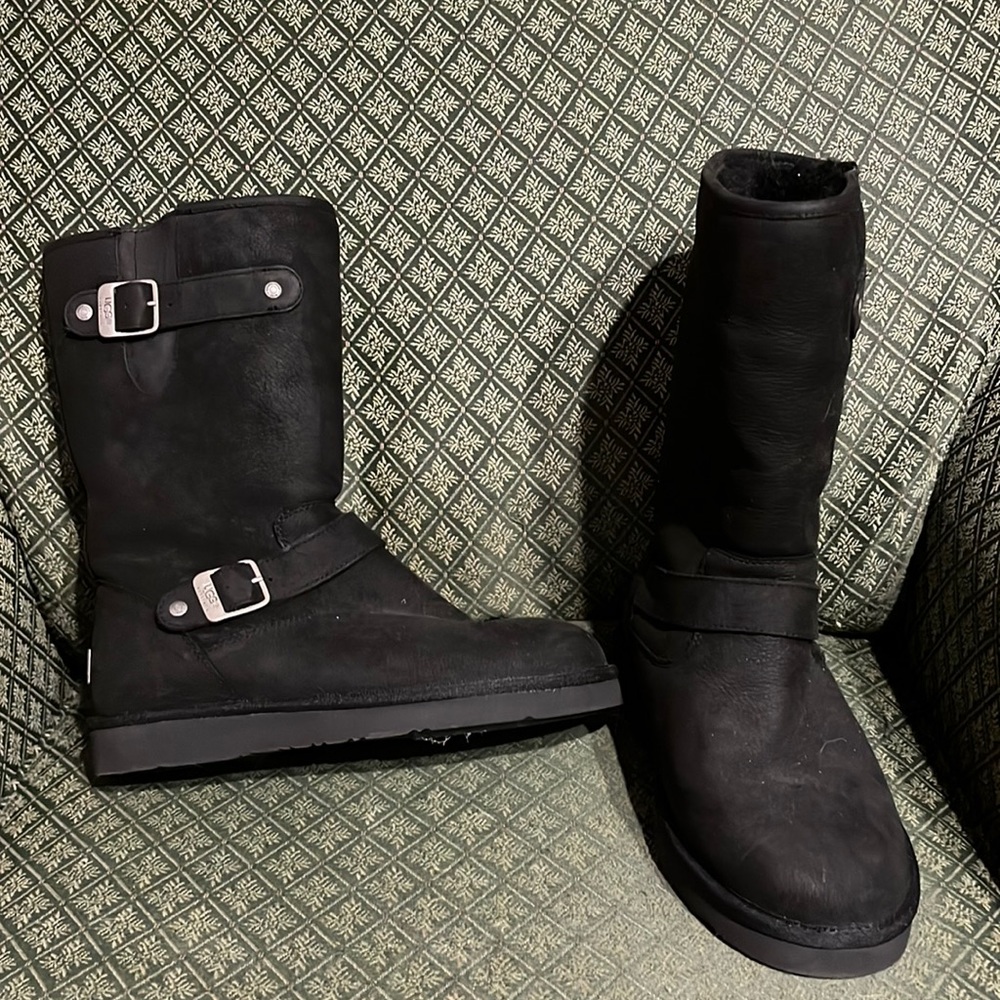 Size 8 black buckle Uggs